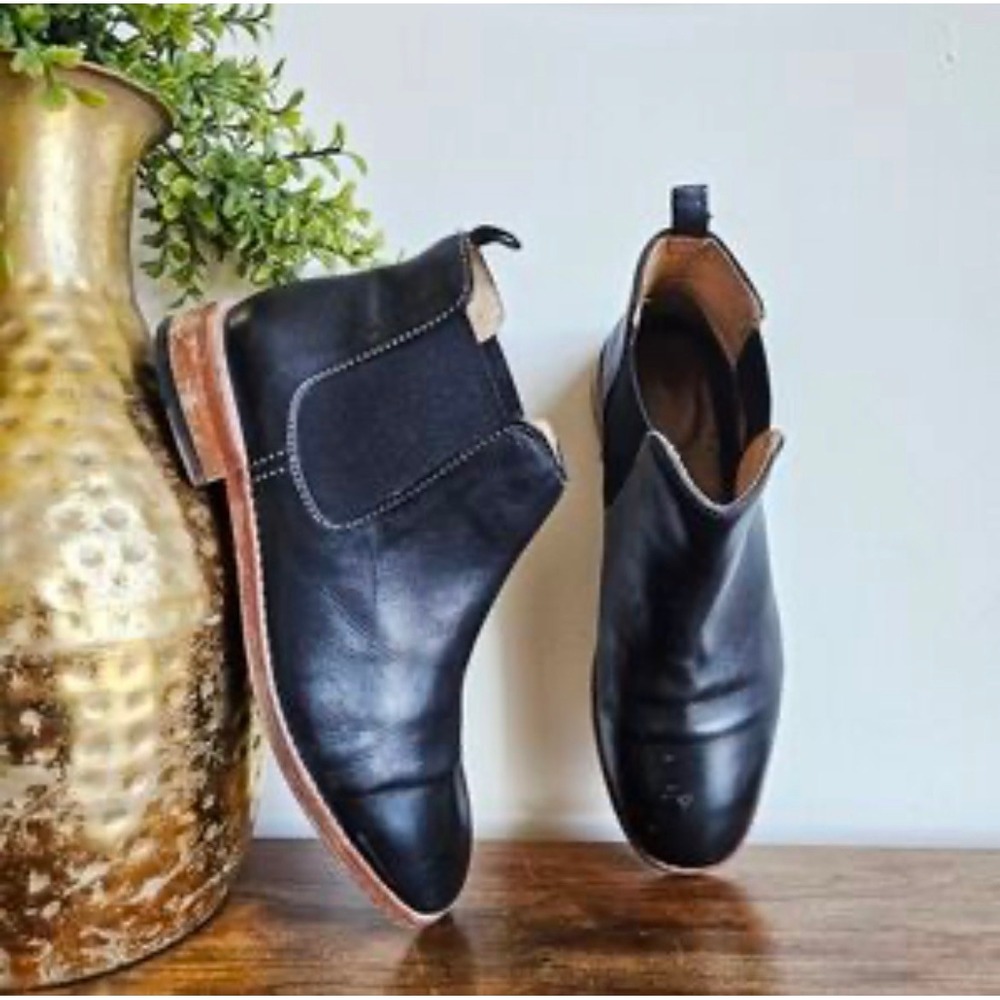 Clarks Taylor Black Leather Chelsea Ankle Boots Womens Size 9 M